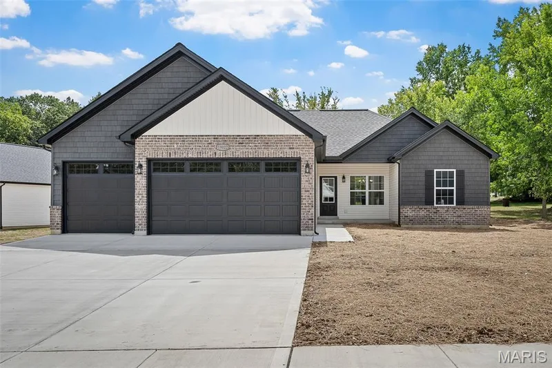 Trenton Lane, Foristell, MO — listing photo 1