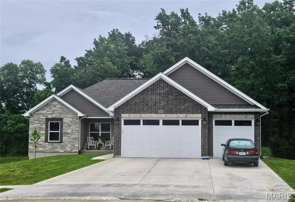 Pictures of a previous model, not all features are included — Trenton Lane #, Foristell, MO 63348
