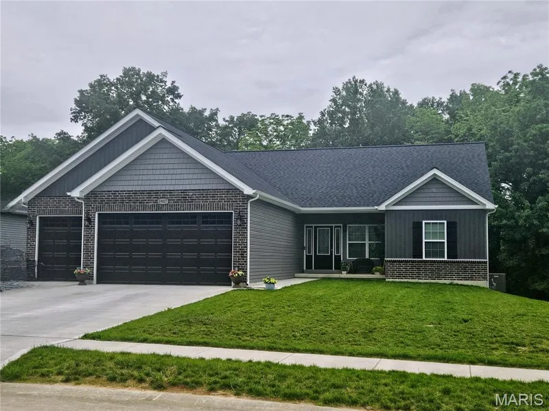 Trenton Lane #, Foristell, MO — listing photo 1