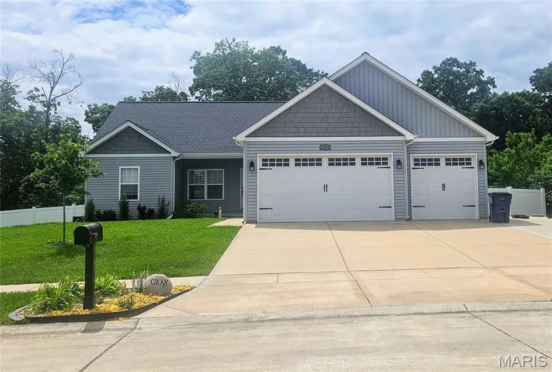 Trenton Lane #, Foristell, MO — listing photo 1