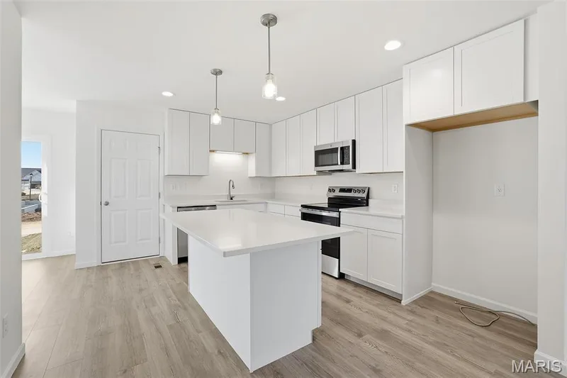 411 Sunset Hollow Drive, O'Fallon, MO 63385 — listing photo 6 of 19