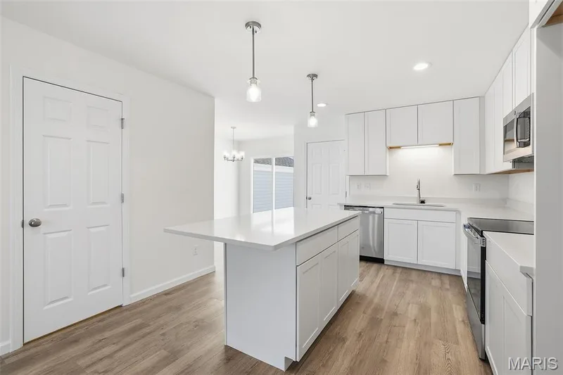 411 Sunset Hollow Drive, O'Fallon, MO 63385 — listing photo 7 of 19