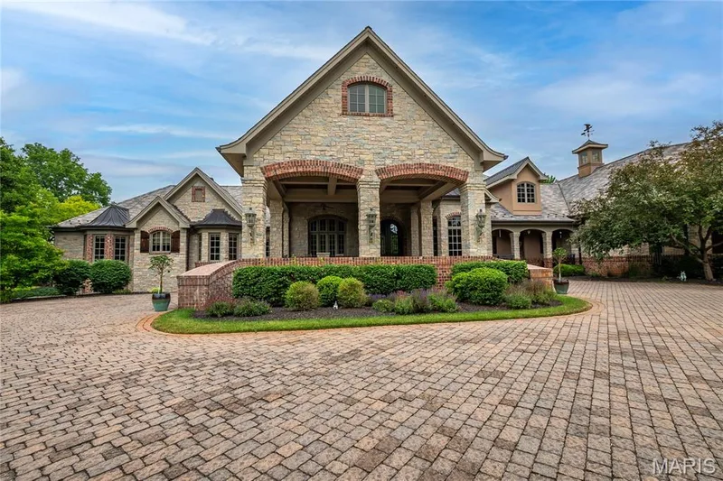 Porte-cochere' — 4 Slate River Way, Wentzville, MO 63385