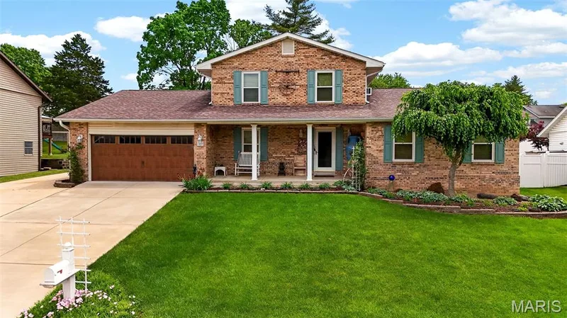 1422 Cobblestone Drive, St Charles, MO 63304 — listing photo 3 of 45
