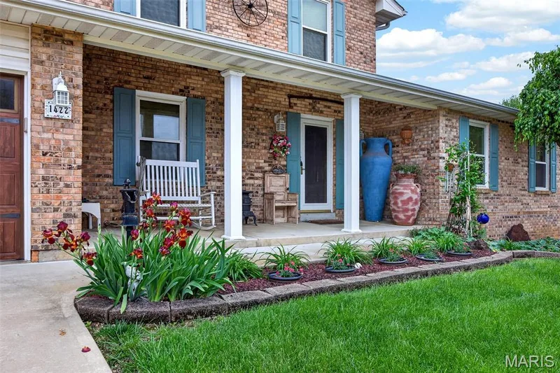 1422 Cobblestone Drive, St Charles, MO 63304 — listing photo 4 of 45