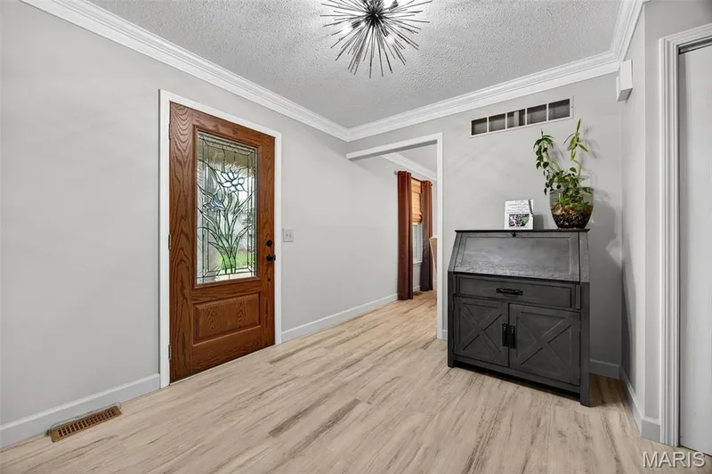 1422 Cobblestone Drive, St Charles, MO 63304 — listing photo 6 of 45