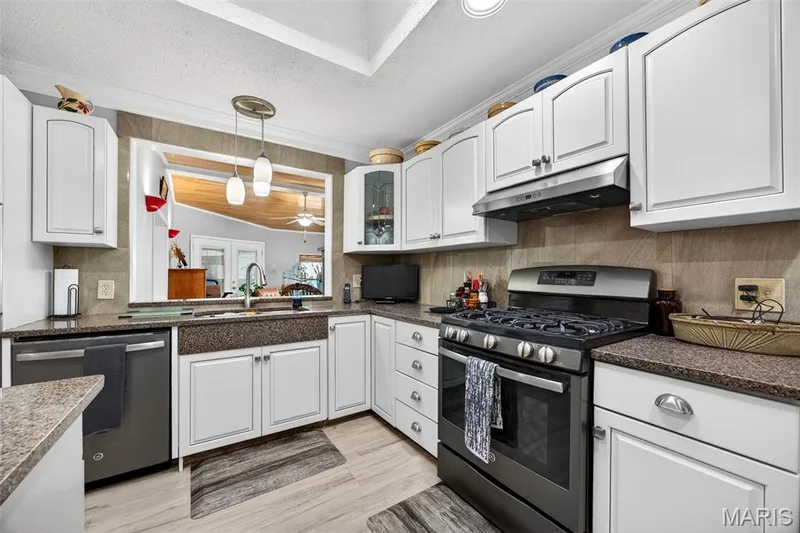 1422 Cobblestone Drive, St Charles, MO 63304 — listing photo 32 of 45