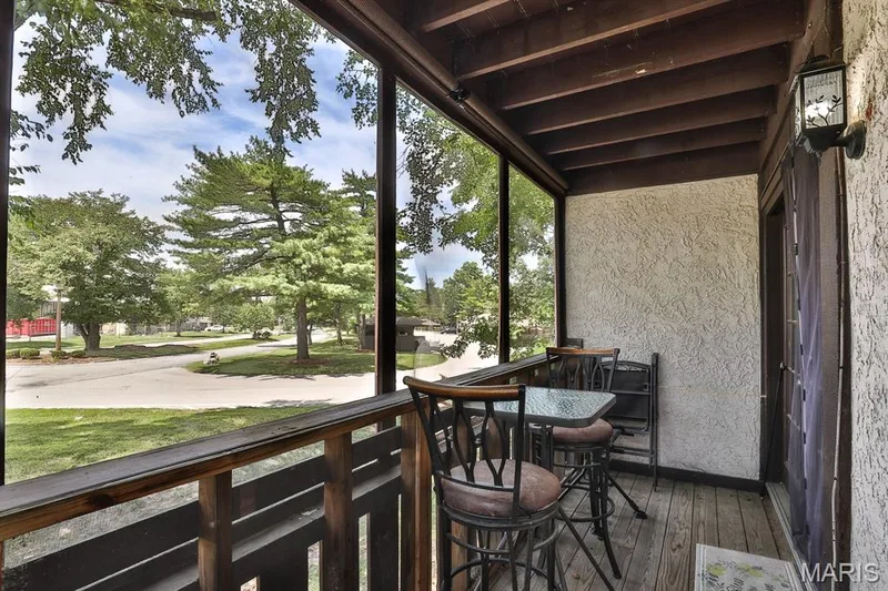Sunroom / solarium with outdoor dining area — 1380 Heritage Landing #206, St Charles, MO 63303