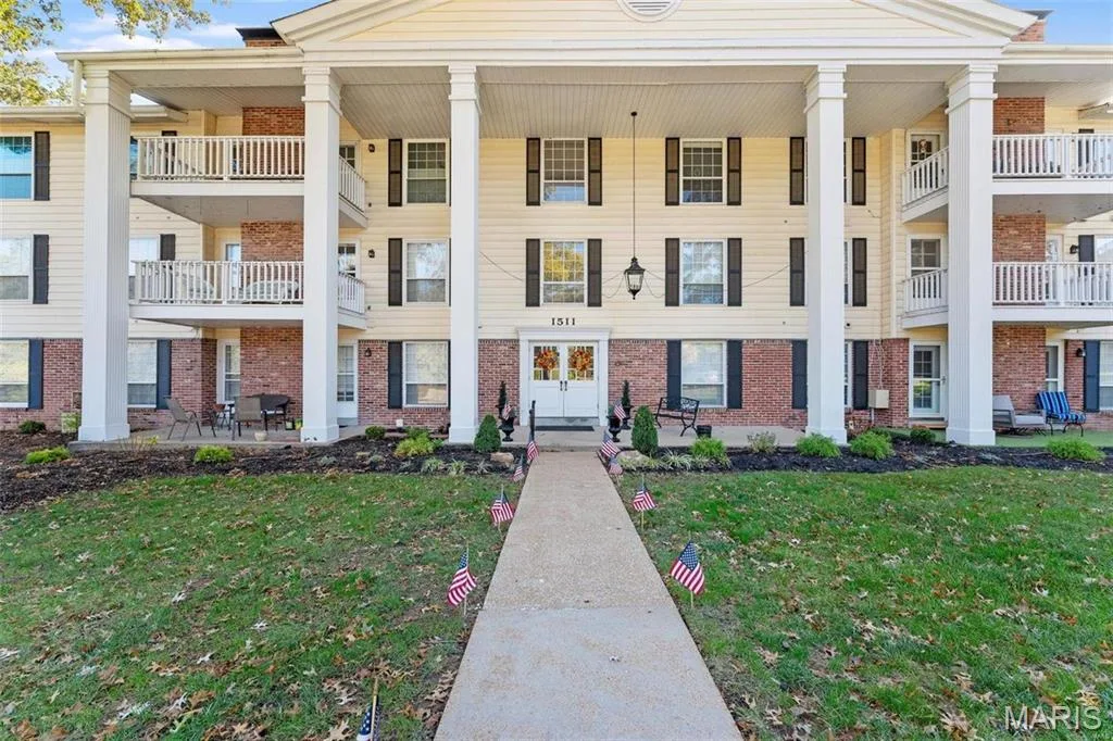 1511 Hampton Hall Drive #19 & 20, Chesterfield, MO 63017 — listing photo 1 of 44