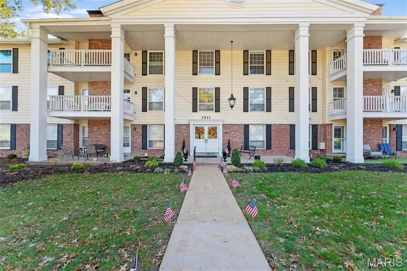 1511 Hampton Hall Drive #19 & 20, Chesterfield, MO — listing photo 1