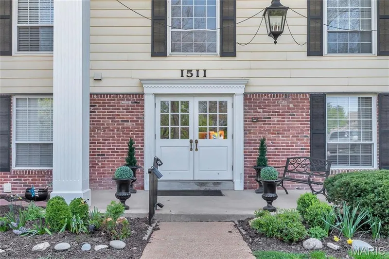 1511 Hampton Hall Drive #19 & 20, Chesterfield, MO 63017 — listing photo 5 of 44