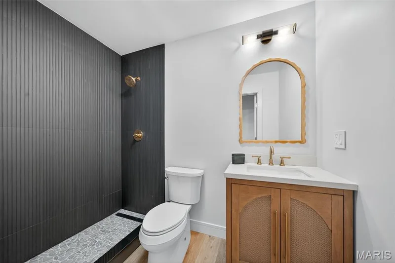 Additional guest bath — 570 Mexico Road, Wentzville, MO 63385