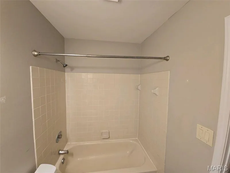 1218 Saddlemaker Drive, St Charles, MO 63304 — listing photo 7 of 17