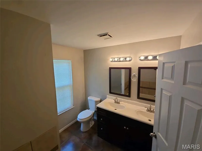 1218 Saddlemaker Drive, St Charles, MO 63304 — listing photo 11 of 17