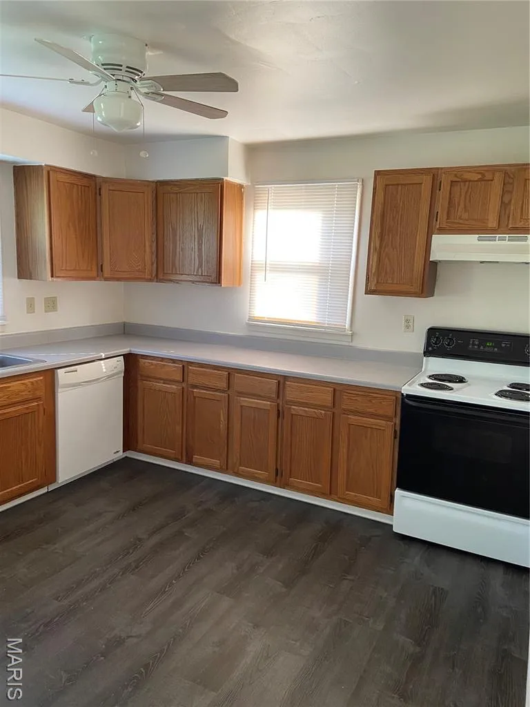 Photos prior to recent rental — 2828 Mulberry Lane, St Charles, MO 63303