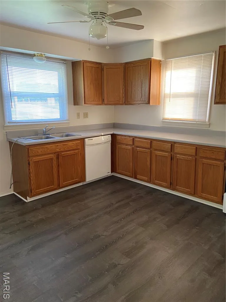 Photos prior to recent rental — 2828 Mulberry Lane, St Charles, MO 63303