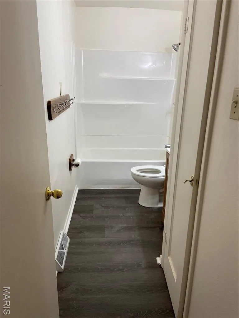 Photos prior to recent rental — 2828 Mulberry Lane, St Charles, MO 63303
