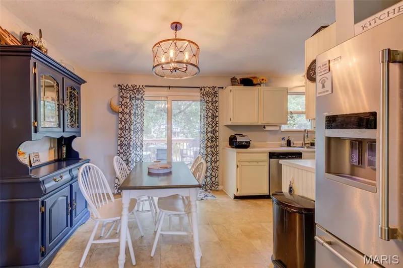 10 Park Circle, O'Fallon, MO 63366 — listing photo 3 of 34