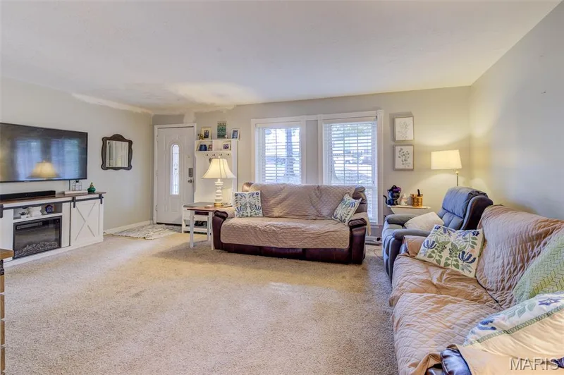 10 Park Circle, O'Fallon, MO 63366 — listing photo 7 of 34