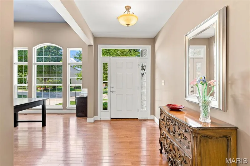 A Light-Filled Welcome — 138 Kendall Bluff Court, Chesterfield, MO 63017