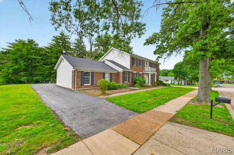 14529 Brittania Drive, Chesterfield, MO 63017 — listing photo 6 of 56
