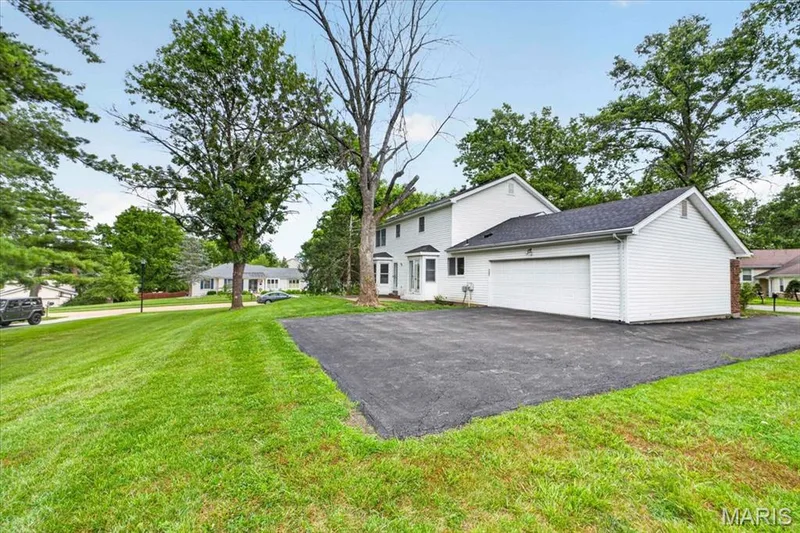 Rear-entry 2-car garage — 14529 Brittania Drive, Chesterfield, MO 63017