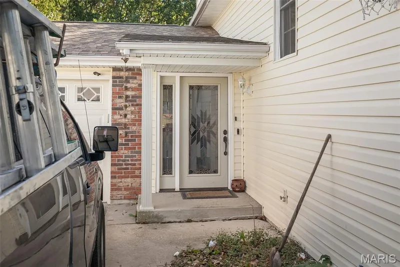 502 Hunter Chaise Drive, Wentzville, MO 63385 — listing photo 2 of 35
