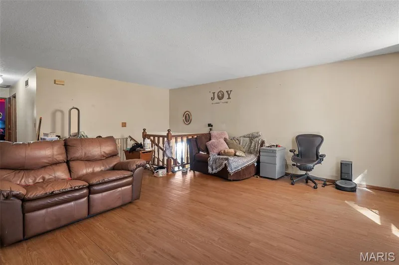 502 Hunter Chaise Drive, Wentzville, MO 63385 — listing photo 5 of 35