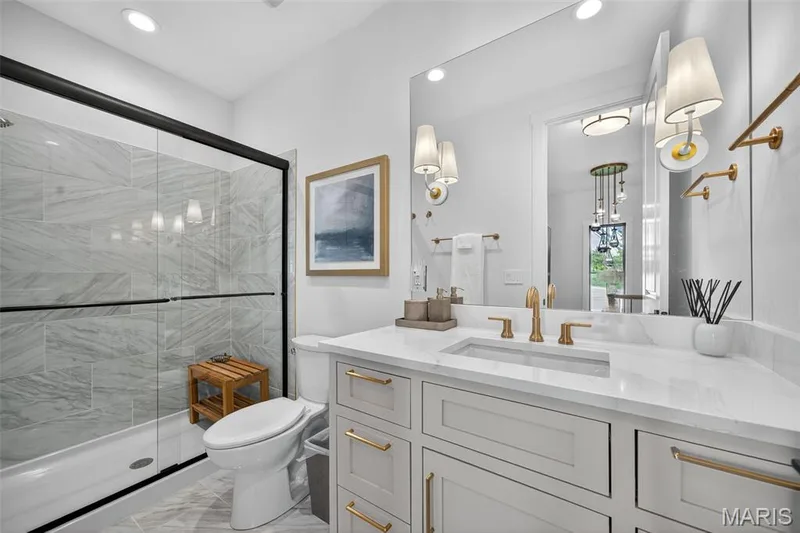 Second full bathroom on the main floor — 22 Holloway Drive, Lake St. Louis, MO 63367