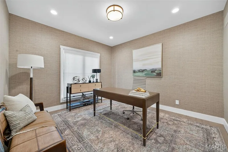 Main floor office or bedroom with walk in closet. — 22 Holloway Drive, Lake St. Louis, MO 63367