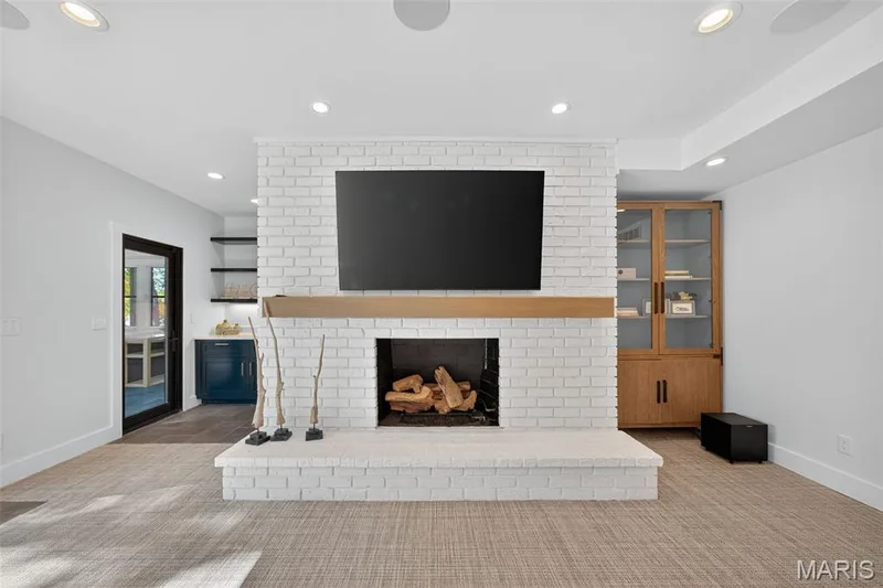 Gorgeous gas fireplace, wet bat and access to four seasons room — 22 Holloway Drive, Lake St. Louis, MO 63367