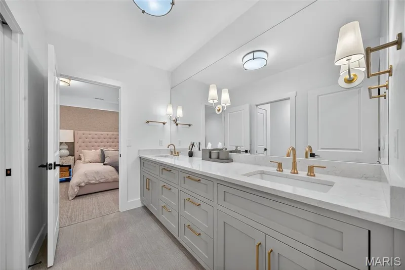 Jack and Jill full bathroom — 22 Holloway Drive, Lake St. Louis, MO 63367
