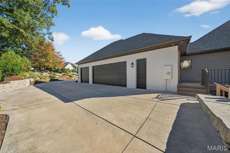 3 car oversize garage — 22 Holloway Drive, Lake St. Louis, MO 63367