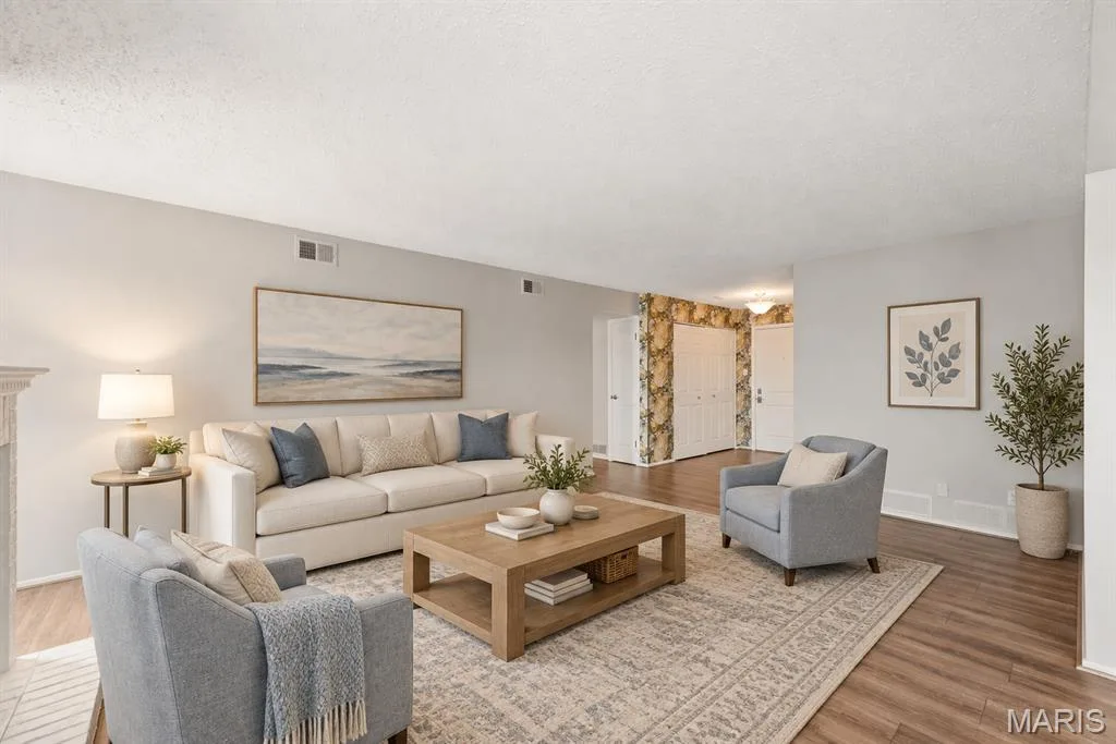 Hardwood-style flooring throughout — 14443 Bantry Lane #16, Chesterfield, MO 63017