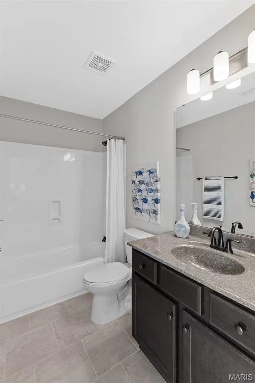 Bathroom with vanity and shower / bath combo — 1 TBB Kingston @ Kreder Farms, St Charles, MO 63304