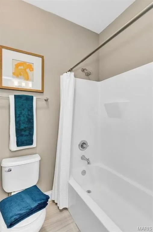 Full bath featuring shower / bath combo and light wood finished floors — 1 TBB Monaco @ Kreder Farms, St Charles, MO 63304