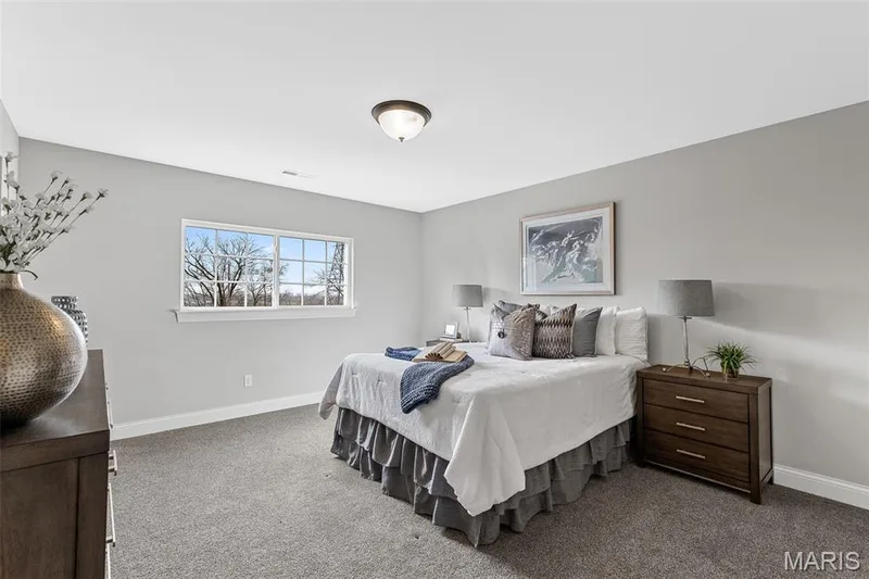 Bedroom with carpet floors and baseboards — 1 TBB Kingston @ Chateau De Fond Du Lac, Lake St. Louis, MO 63367