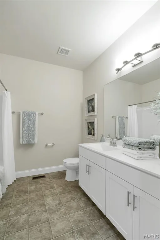 Bathroom with vanity and shower / bathtub combination with curtain — 1 TBB Waverly @ Chateau De Fond Du Lac, Lake St. Louis, MO 63367
