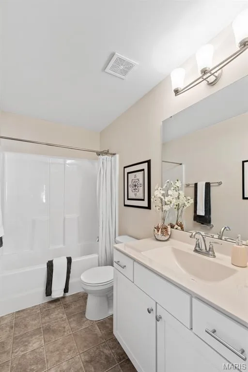 Full bath with shower / bath combo and vanity — 1 TBB Princeton @Willow Grove, Dardenne Prairie, MO 63368