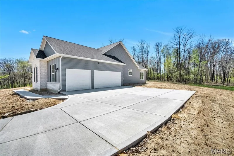 Photo of a previously built Dogwood model. Some upgraded features and options shown. — The Dogwood@The Ests @ Schaper Farms, Foristell, MO 63348