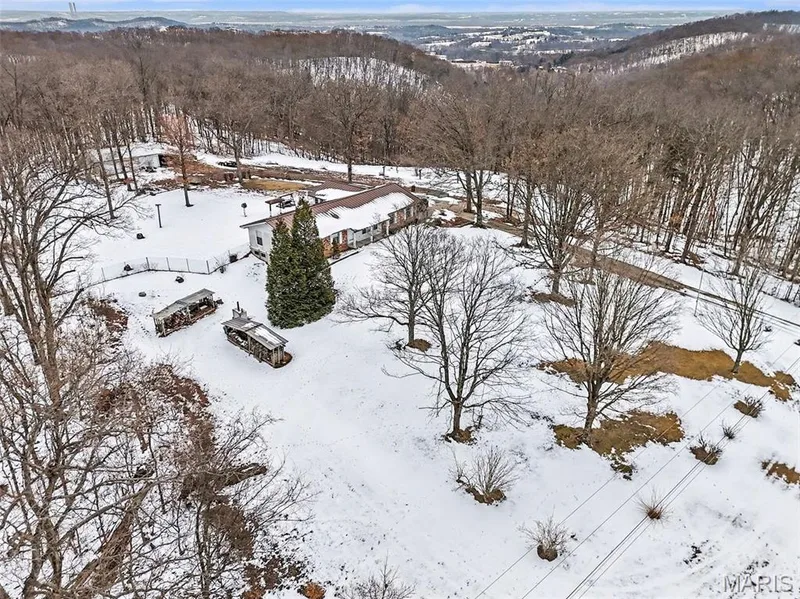 Ready for new owners and your vision! — 5520 Highway T, Augusta, MO 63332