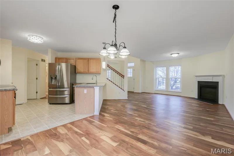 243 Vivaron Avenue, St Charles, MO 63303 — listing photo 4 of 28