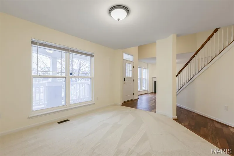 243 Vivaron Avenue, St Charles, MO 63303 — listing photo 5 of 28