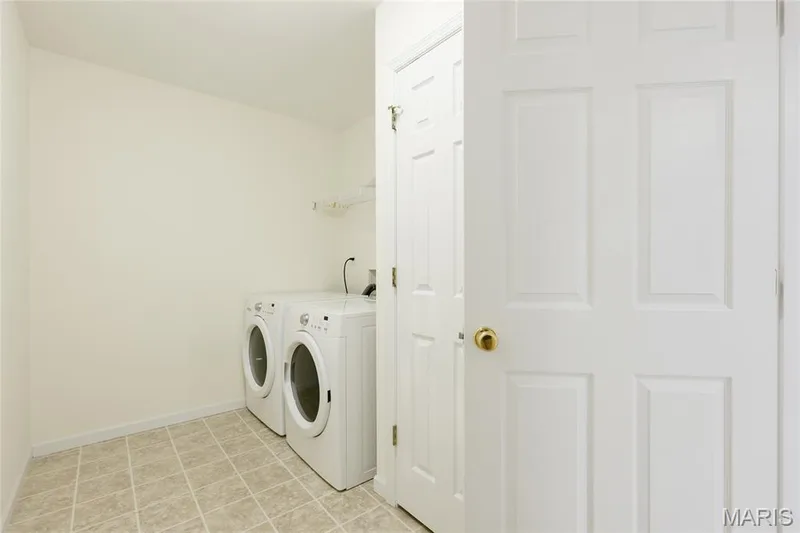 243 Vivaron Avenue, St Charles, MO 63303 — listing photo 11 of 28