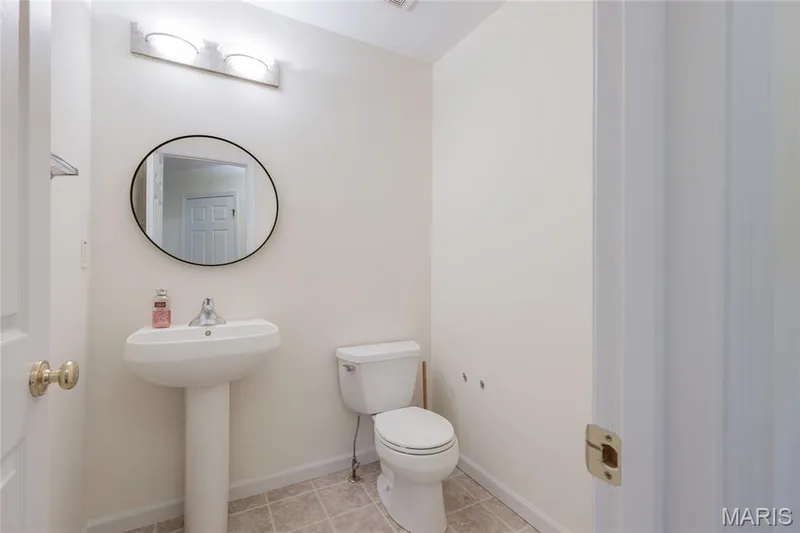 243 Vivaron Avenue, St Charles, MO 63303 — listing photo 12 of 28