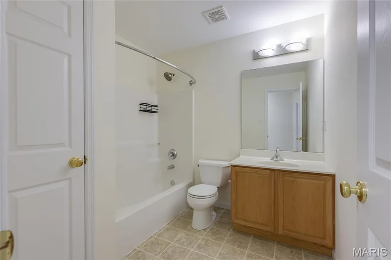 243 Vivaron Avenue, St Charles, MO 63303 — listing photo 15 of 28