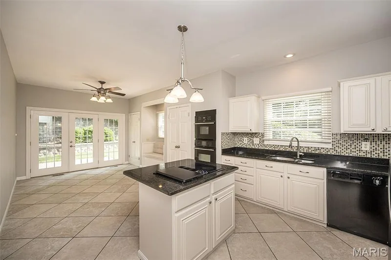 14380 Cedar Springs Drive, Chesterfield, MO 63017 — listing photo 13 of 42