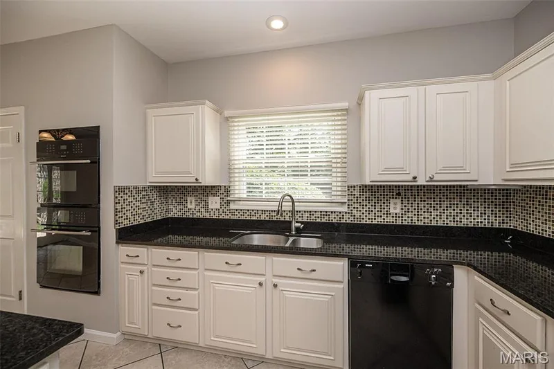 14380 Cedar Springs Drive, Chesterfield, MO 63017 — listing photo 14 of 42