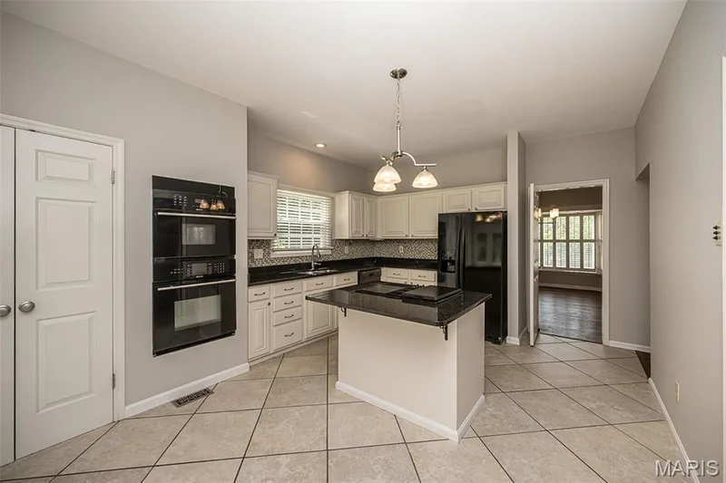 14380 Cedar Springs Drive, Chesterfield, MO 63017 — listing photo 15 of 42