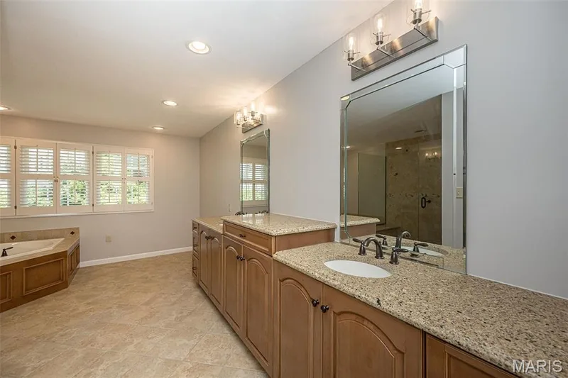 14380 Cedar Springs Drive, Chesterfield, MO 63017 — listing photo 25 of 42